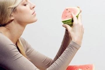 怀孕早期吃些西瓜，有助于孕妇缓解孕吐症状？